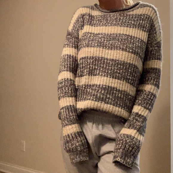 Forever 21 Sweaters - LAST DAY📌 Cozy Knit Sweater